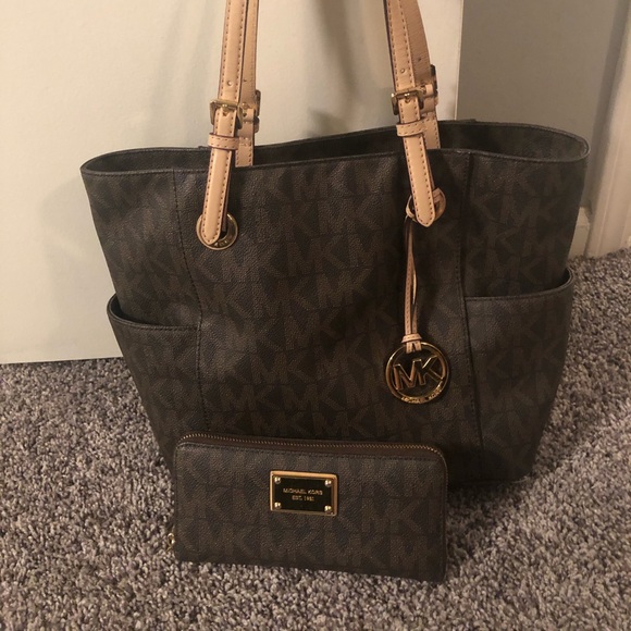 Michael Kors purse and wallet - Picture 1 of 7